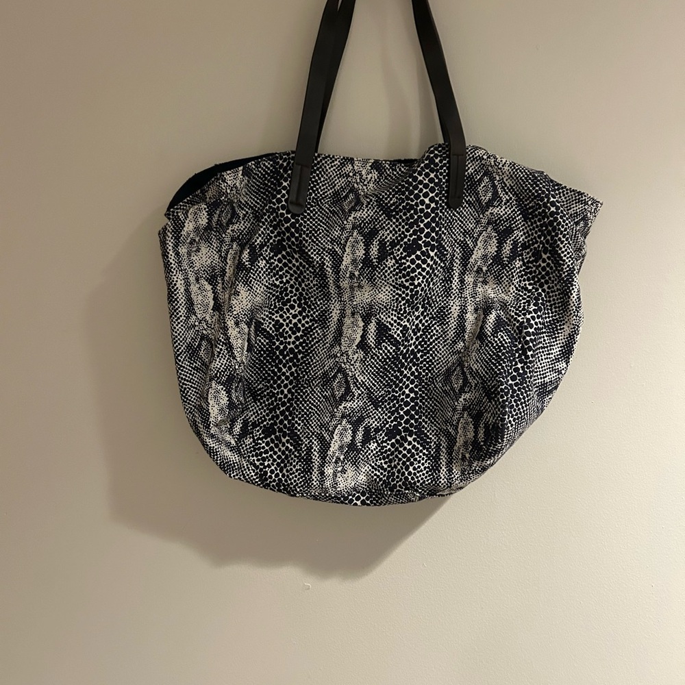 GAP Blue & White Snake-Print Shoulder Tote